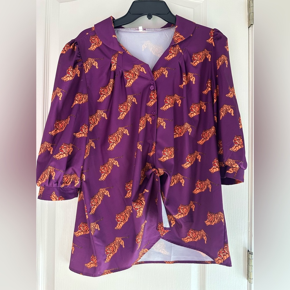 Tiger print top LSU plum colored button down front NEW